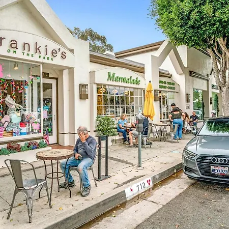 Renovateed Two-Bedroom Apartment In Santa Monica